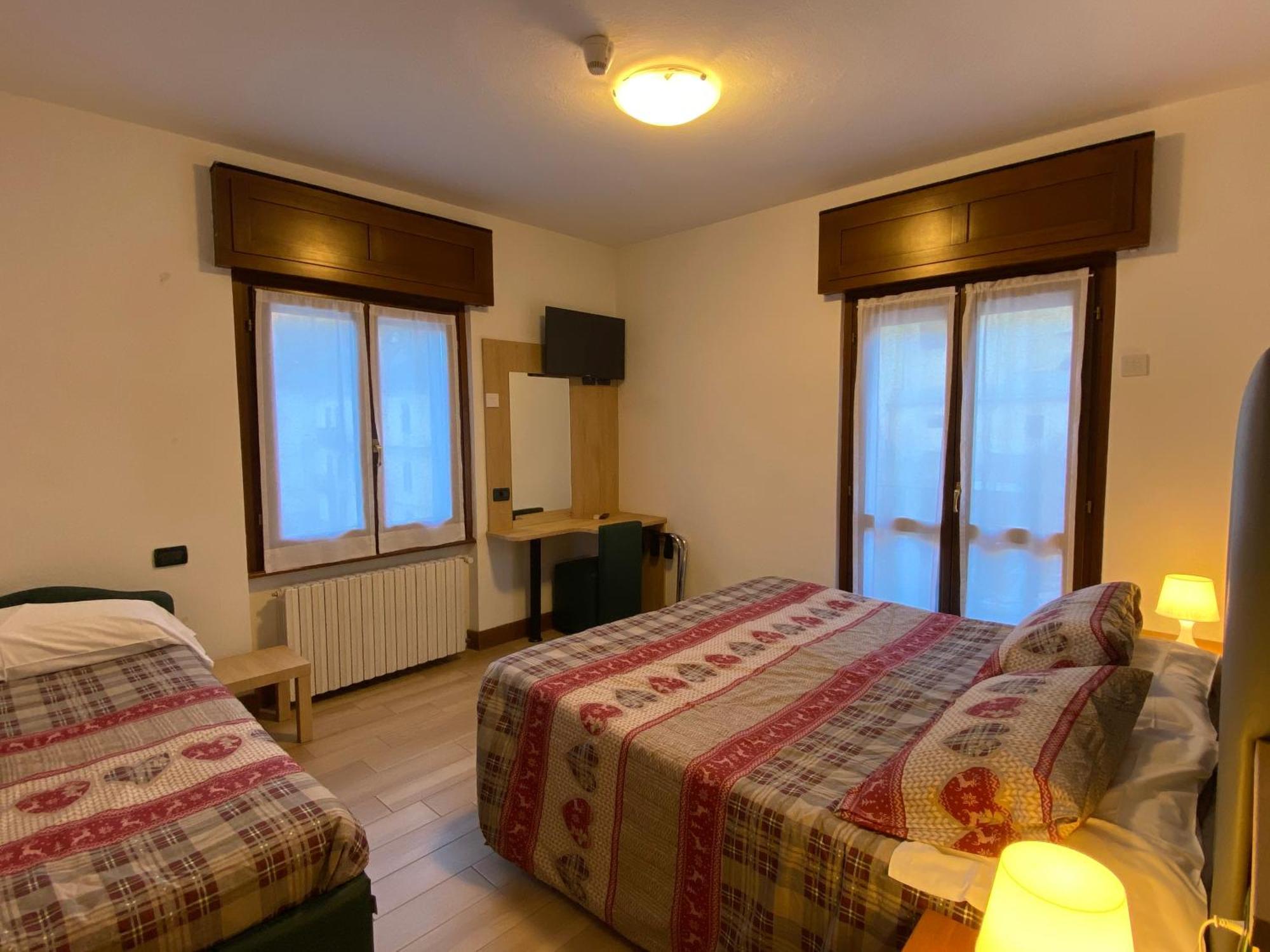 Hotel Sciatori 3 Stelle Superior Тему Екстер'єр фото